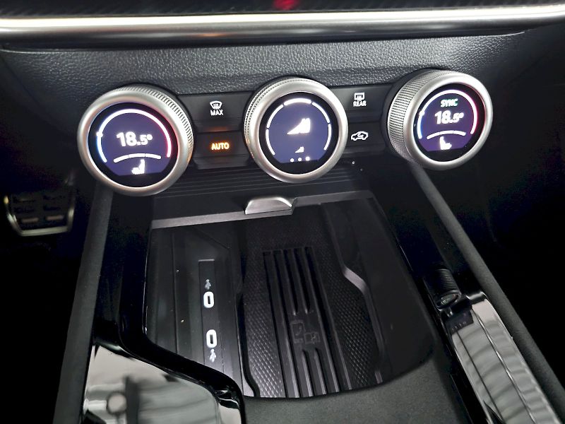 Škoda Superb (2025) 2.0TDi 142kW 4X4 SPORTLINE WEB - fotka 25 z 36