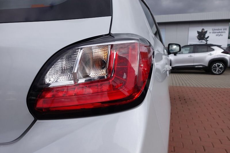 Mitsubishi Space Star ZLEVNĚNO 1,2i 52kW A/T - fotka 25 z 26