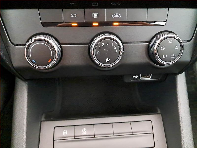 Škoda Octavia (2018) 1.0 TSI, Serv.kniha, Tempomat - fotka 13 z 19