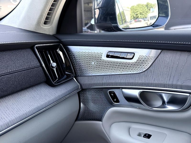 Volvo XC90 B5 AWD ULTRA BRIGHT // +kola  - fotka 28 z 61