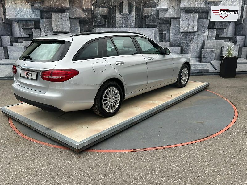 Mercedes-Benz Třídy C (2015) C220CDI,125KW,VYHŘ. SED.,TEMP. - fotka 6 z 23