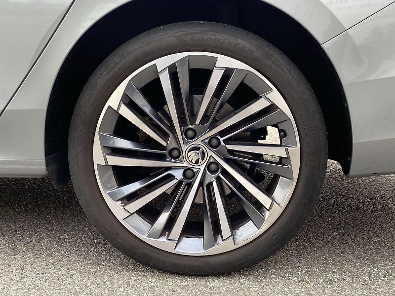 Škoda Superb (2024) Combi 2.0 TDI DSG L&K - fotka 38 z 42