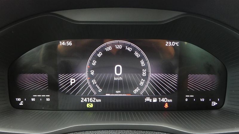 Škoda Karoq 1,5 TSI Ambition DSG - fotka 13 z 21