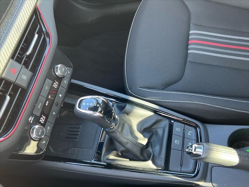 Škoda Kamiq 1,0 TSi 85kW 7DSG MONTE CARLO - fotka 18 z 32