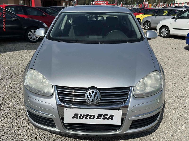 Volkswagen Jetta (2006) 1.6i, servis.kniha, AC - fotka 2 z 17