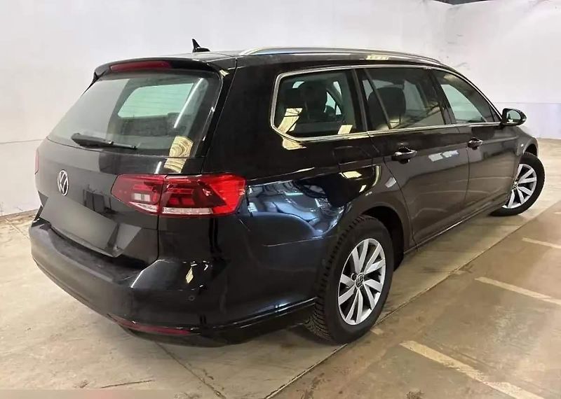 Volkswagen Passat (2023)  Variant Business 2.0 TDi, DSG - fotka 4 z 10