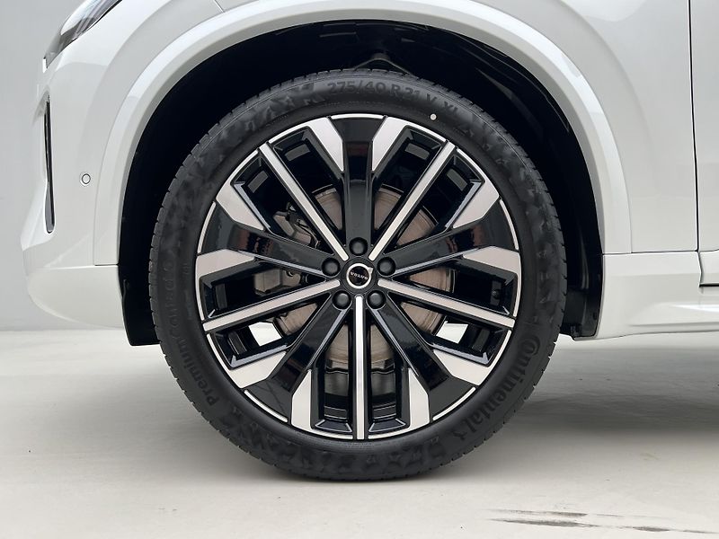 Volvo XC90 (2026) B5 AWD DARK PLUS - fotka 17 z 47