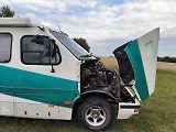 Pod kapotou je plnotučný 7.3 V8 diesel od Fordu.
