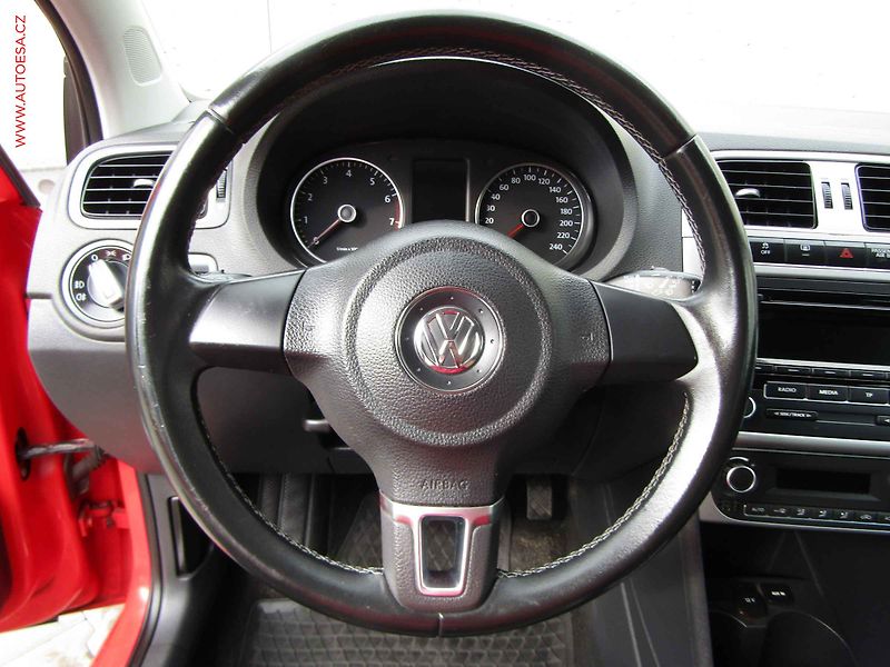 Volkswagen Polo (2013) 1.2 TSi, Ac, tempo, park - fotka 17 z 18