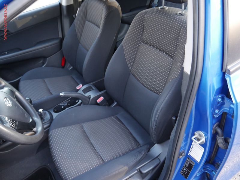 Hyundai i30 (2008) 1.6i, ČR, AC, tažné - fotka 9 z 16