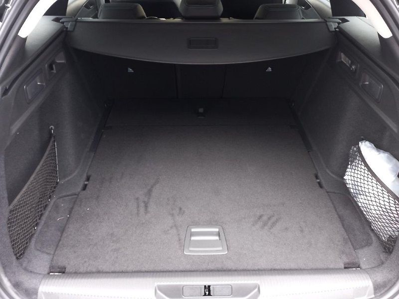Peugeot 308 (2026) SW ALLURE Hybrid 145 e-DCS6  - fotka 11 z 33