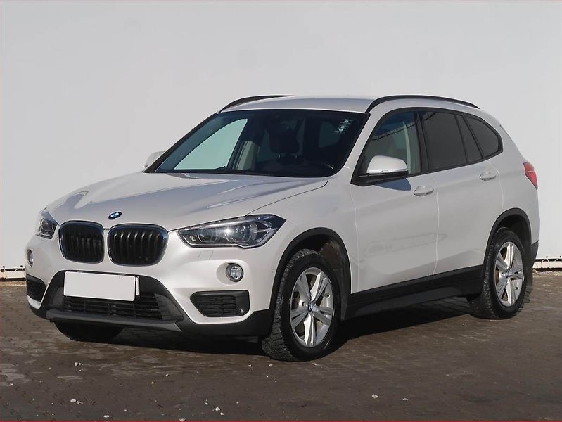 BMW X1 (2017) sDrive18d, Automat, Serv.kniha - fotka 2 z 19
