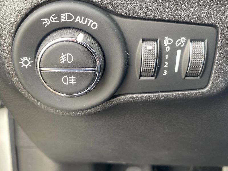 Jeep Compass (2020) 1,3 Turbo (96kW) 130K Man. - fotka 20 z 33