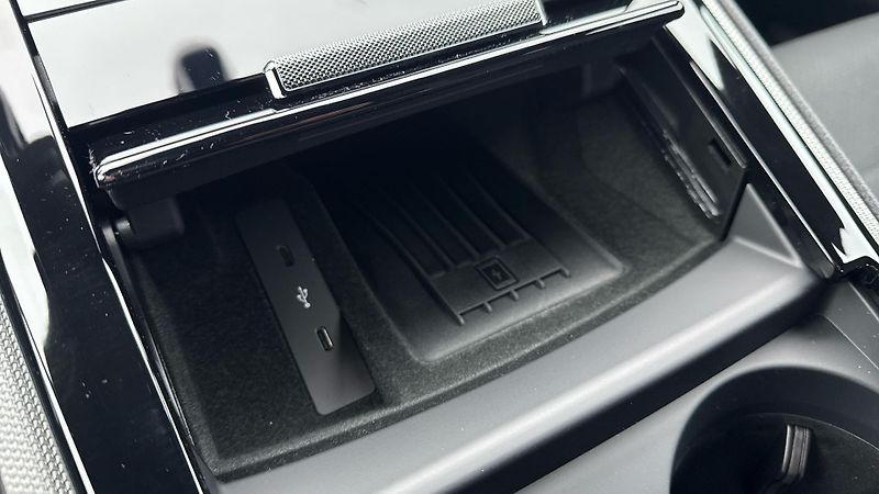 Porsche Panamera 4 E-Hybrid - fotka 28 z 30