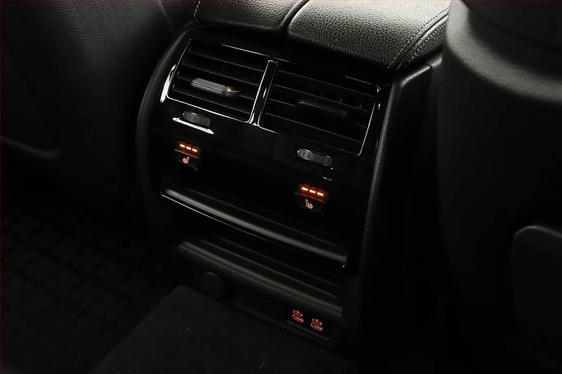 BMW Řada 5 (2020) M Sport 530d xDrive - fotka 16 z 19