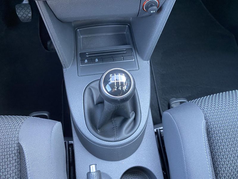 Volkswagen Touran 1.2 TSI 77kW - KLIMATIZACE-PDC - fotka 24 z 39