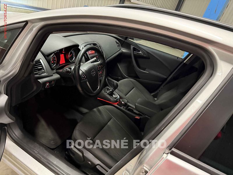 Opel Astra (2014) 1.4 Turbo, AT, bixen, autoAC - fotka 3 z 3
