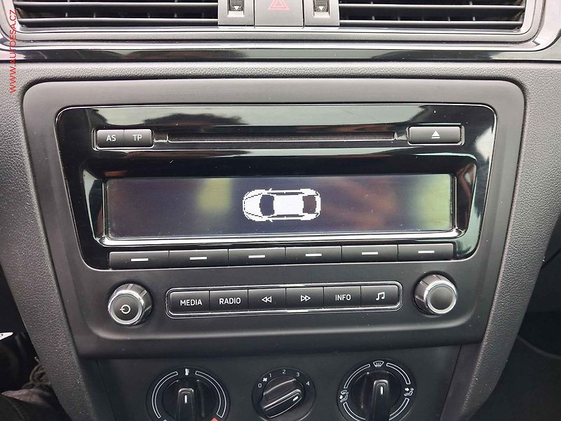 Škoda Rapid (2014) 1.6 TDi, Sport, xenon, panor - fotka 15 z 16