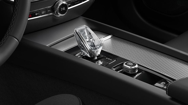 Volvo V60 (2026) B4 PLUS DARK AUT - fotka 12 z 12