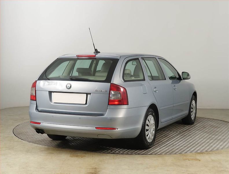 Škoda Octavia (2010) Elegance 2.0 TDI, Automat - fotka 5 z 19