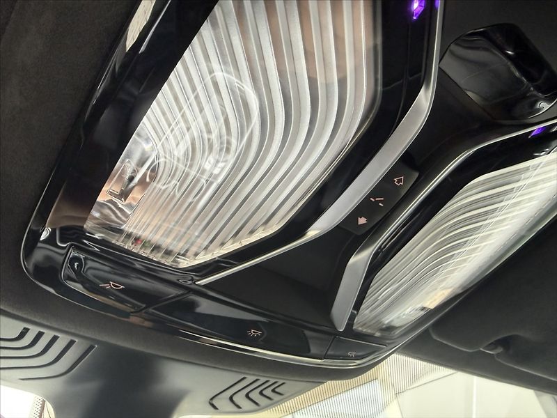 BMW Řada 7 3,0 xDrive 740d - fotka 23 z 39