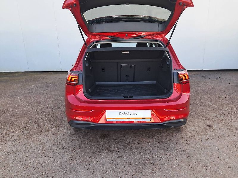 Volkswagen Golf (2025) People 1.5 eTSI / 85 kW DSG7 m - fotka 29 z 30