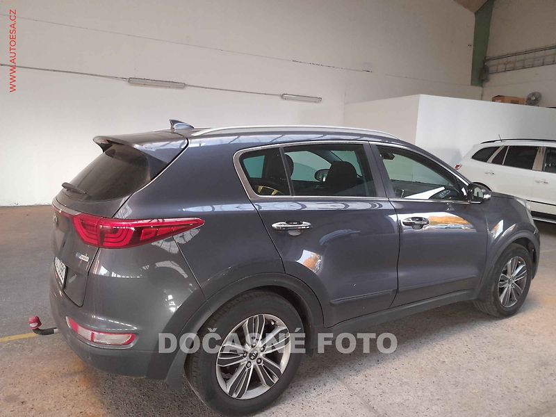 Kia Sportage (2018) 1.7 CRDi, ČR, servis.kniha - fotka 2 z 3