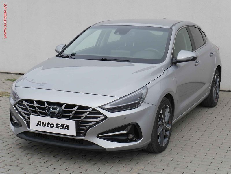 Hyundai i30 (2022) 1.5 T-GDi FastBack, 1.maj,ČR - fotka 3 z 21