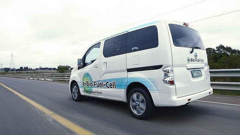 Nissan představil prototyp elektromobilu poháněného palivovým článkem na bioetanol.