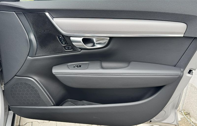Volvo V90 T6 AWD PLUS DARK // 360 // TZ  - fotka 14 z 50