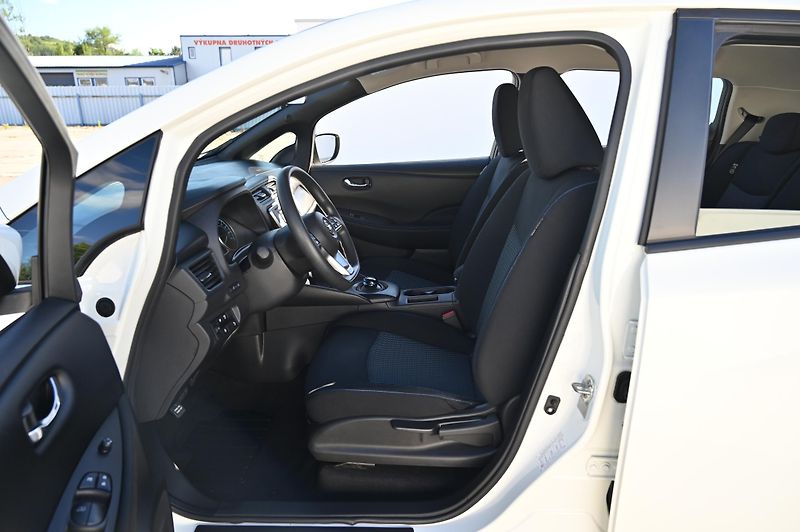 Nissan Leaf Basis 40kWH 110KW SoH 91,9 - fotka 23 z 35
