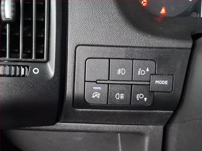Peugeot Boxer (2023) 2.2 BlueHDi, Maxi, 16m3, 1.0t - fotka 16 z 17