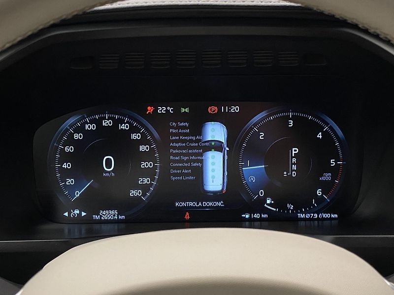 Volvo XC90 D5 AWD INSCRIPTION REZERVACE - fotka 25 z 49