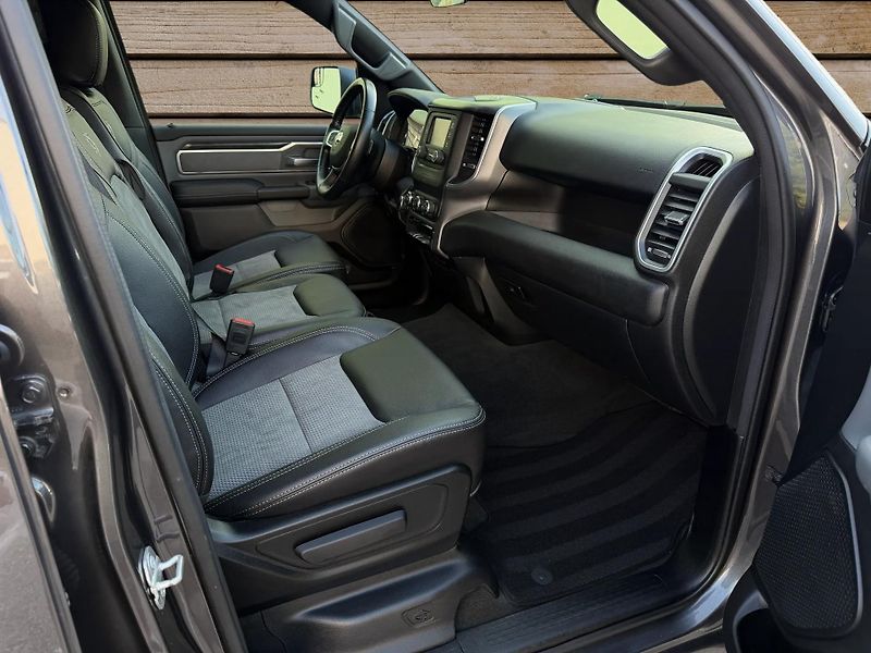 Dodge RAM (2022) +WINCHER+ROUGH COUNTRY+6 míst+ - fotka 12 z 23