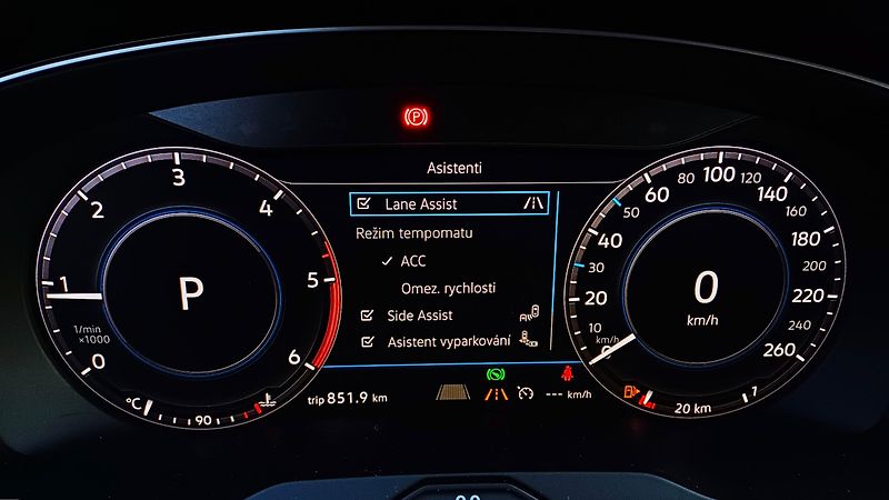 Volkswagen Passat Variant (2019) 2.0 Bi-TDI HIGHLINE - fotka 26 z 54