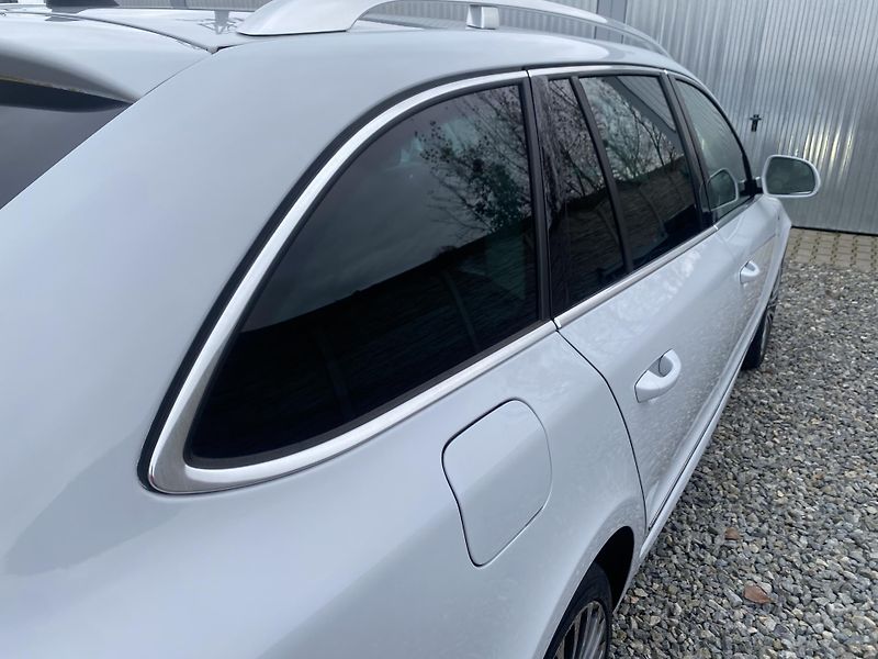 Škoda Superb 2.0TDi 4x4 170PS DSG L+K COMBI - fotka 47 z 158