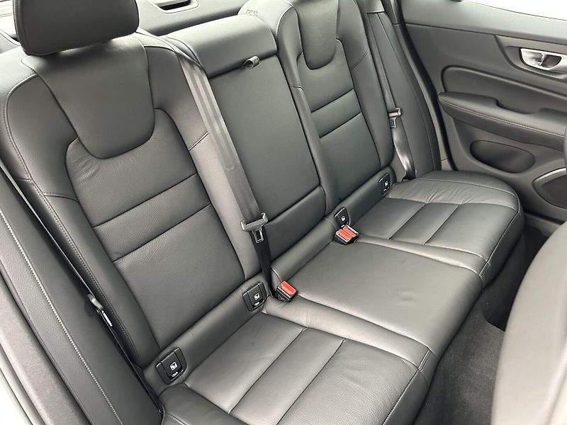 Volvo S60 2.0 B5 4x4 ULTIMATE - fotka 14 z 29