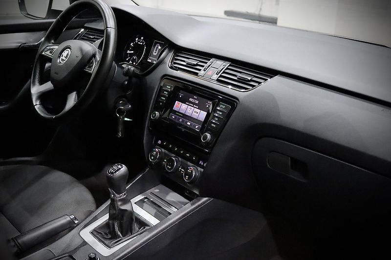 Škoda Octavia 3 Combi 1.4 TSI 103 kW - fotka 13 z 28