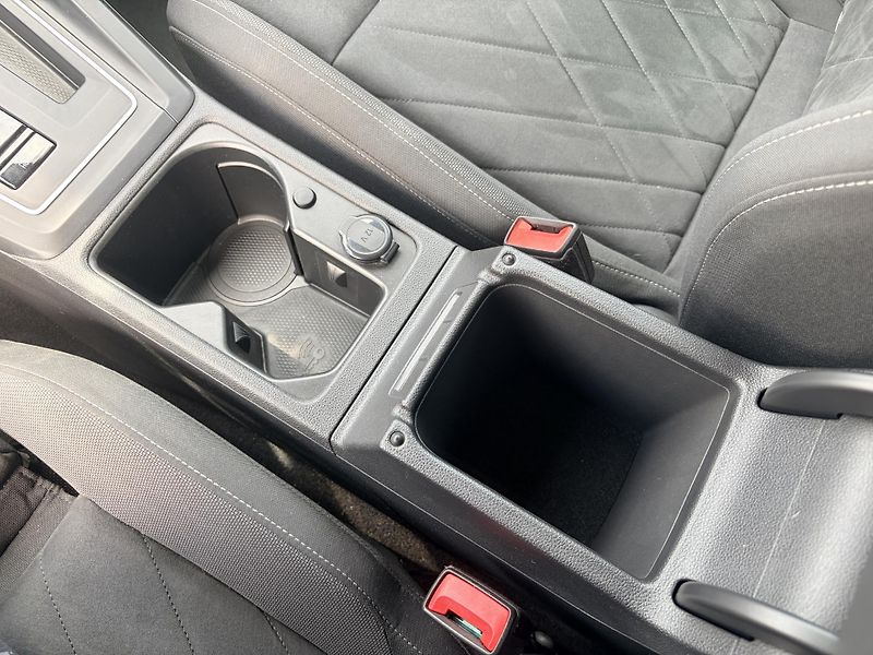 Volkswagen Golf 1.4TSI HYBRID VIRTUAL LED - fotka 23 z 50