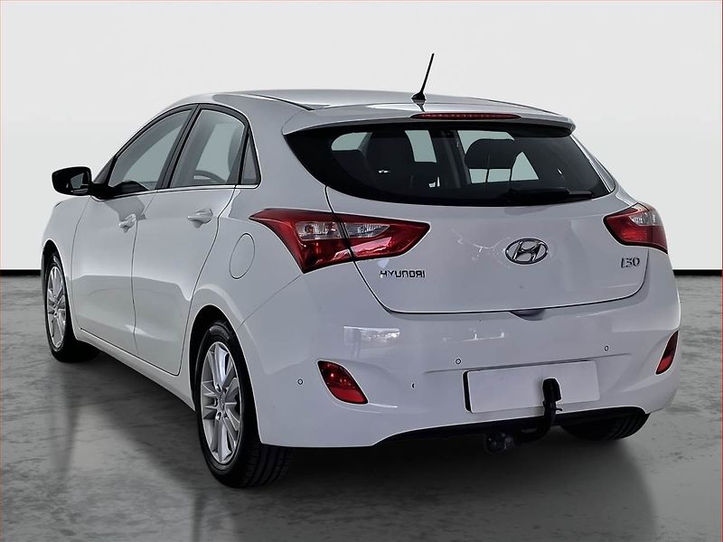 Hyundai i30 (2015) 1.6 MPI, Tempomat - fotka 4 z 20