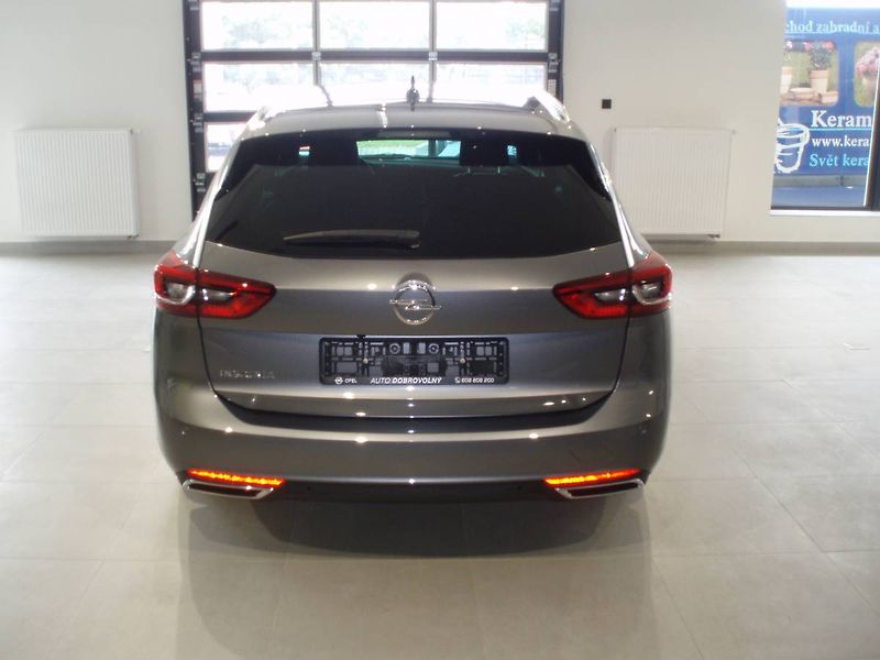 Opel Insignia Elegance Sports Tourer F 2.0 D - fotka 6 z 21