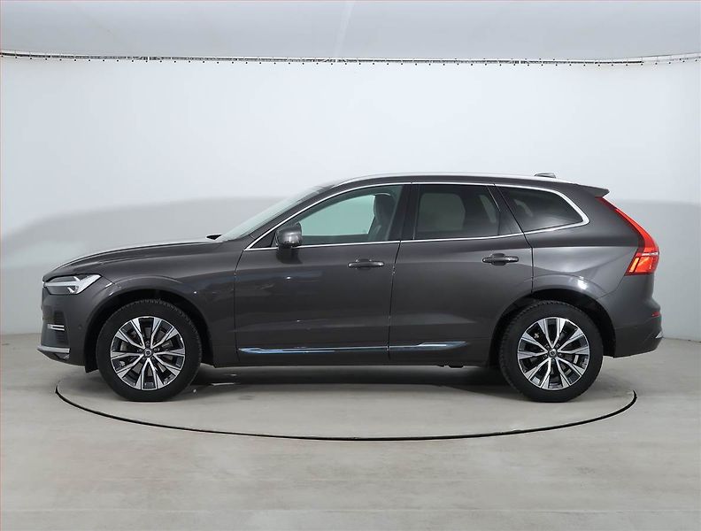 Volvo XC60 (2022) Inscription B5 AWD - fotka 3 z 24