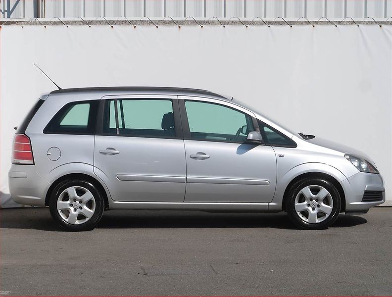 Opel Zafira (2006) 1.6, 7 míst, jezdí dobře - fotka 6 z 18