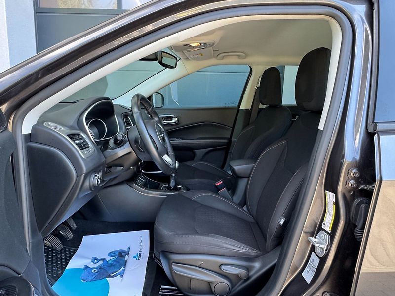 Jeep Compass (2018) 1.4 Multiair Longitude - fotka 9 z 33