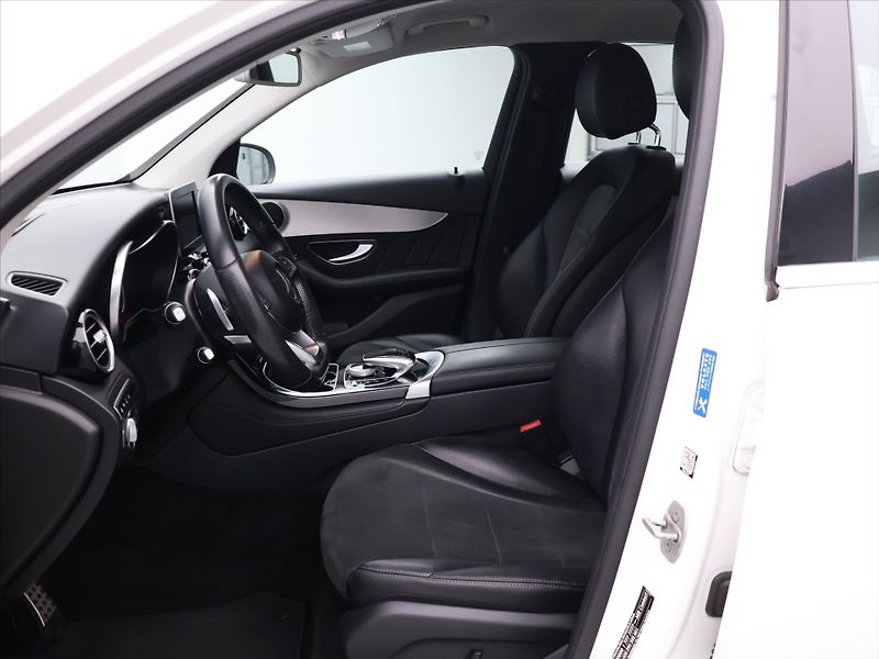 Mercedes-Benz GLC 2,1 220d 125kW AMG 4Matic CZ - fotka 11 z 33