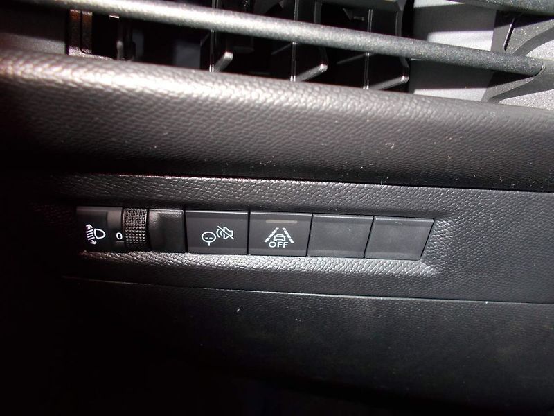 Opel Frontera (2026) Edition Hybrid 1.2 TURBO (81kW - fotka 20 z 28