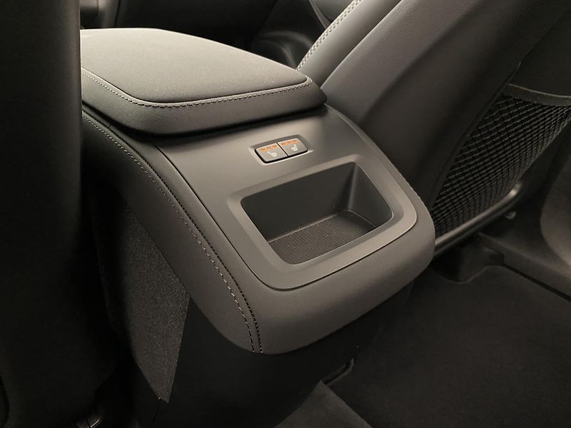 Volvo XC90 (2026) B5 AWD AUT BLACK EDITION PLUS  - fotka 73 z 74