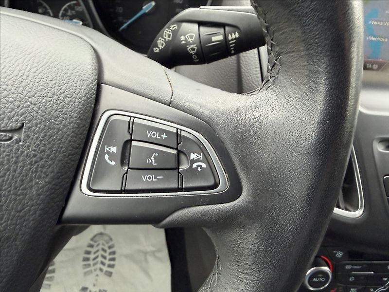 Ford Focus 1.5 TDCi Business - fotka 12 z 18