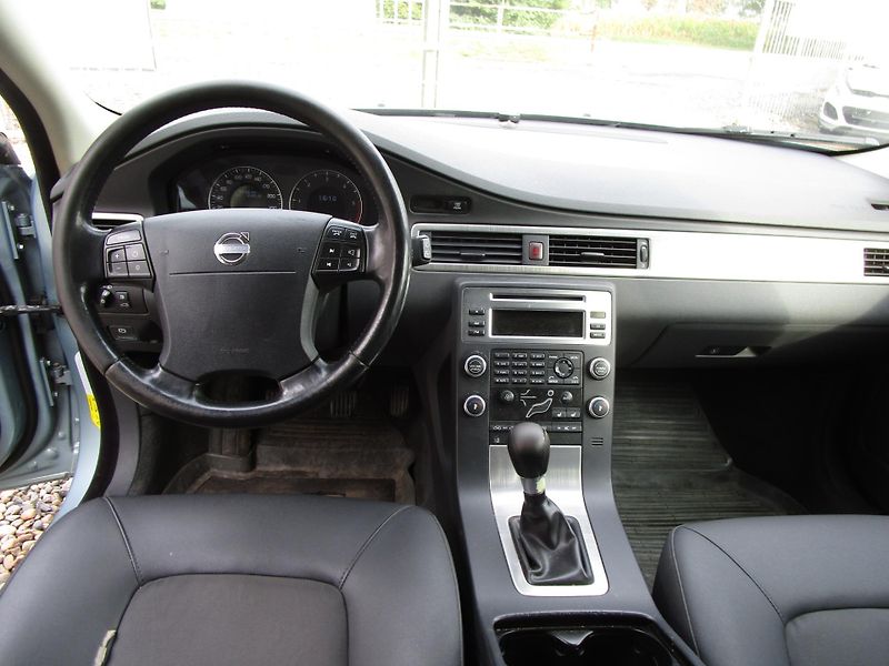 Volvo V70 2,4D-136KW - fotka 7 z 13