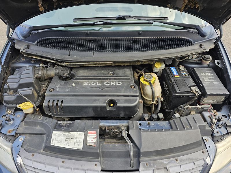 Chrysler Voyager 2.5 105kW 7 MÍST,TEMPOMAT - fotka 32 z 32
